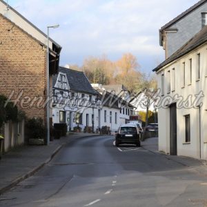 Alte Hauptstrasse eines Dorfes - Henning Wiekhorst
