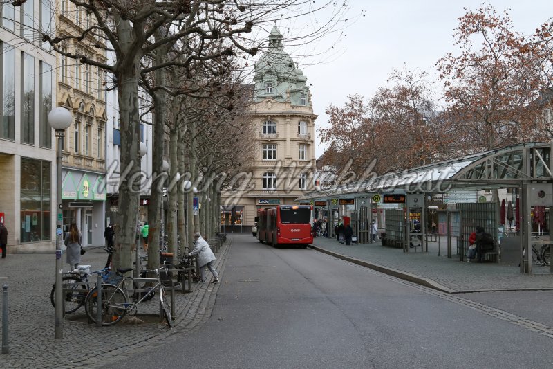 Bonn: Bushaltestelle am Friedensplatz - Henning Wiekhorst