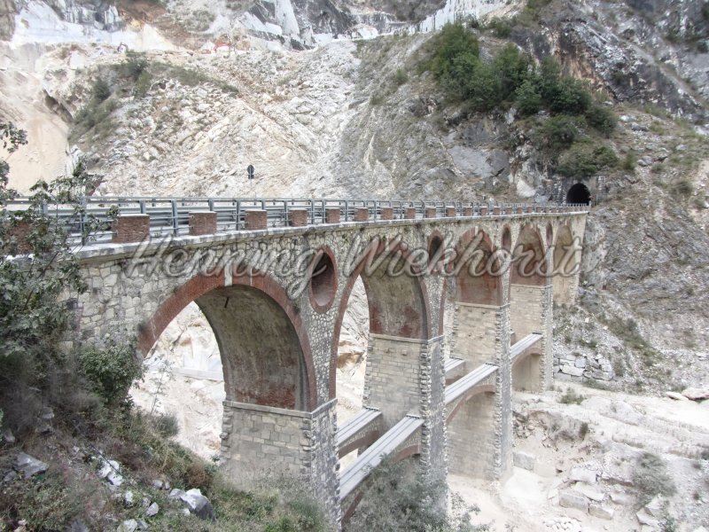 Brücke im Carrara-Gebirge - Henning Wiekhorst