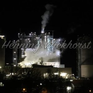 Chemiewerk bei Nacht - Henning Wiekhorst