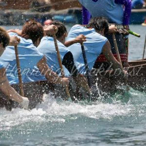 Crew racing a dragon boat - Henning Wiekhorst