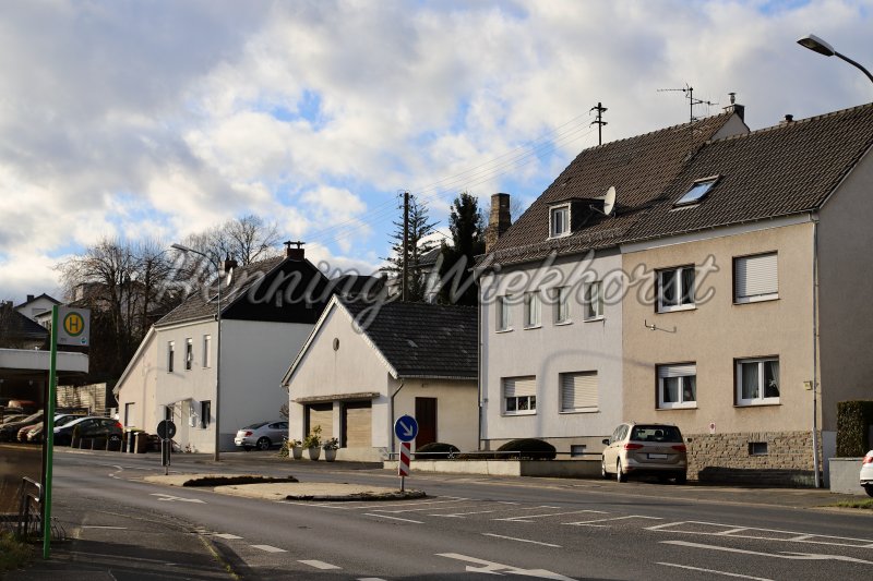 Dorf an Landstrasse - Henning Wiekhorst