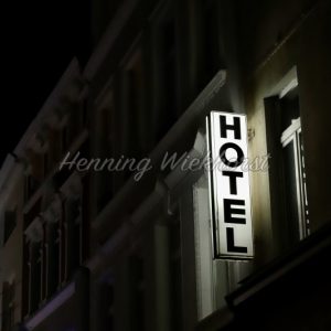 Einsames Hotel - Henning Wiekhorst