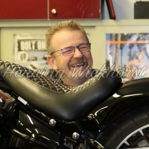 Erwischt: Die gute Laune eines Mechanikers - Henning Wiekhorst