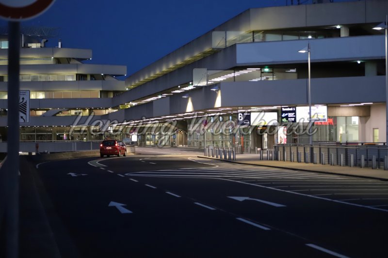 Flughafen Terminal - Henning Wiekhorst