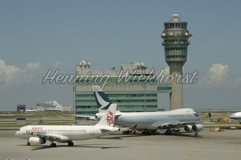 Flugzeuge am Hong Kong Airport - Henning Wiekhorst