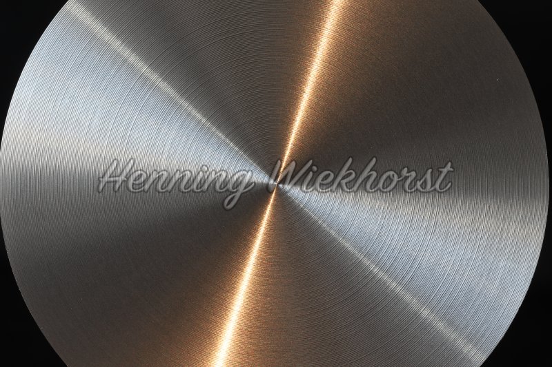 Gedrehte Metall-Oberfläche 2 - Henning Wiekhorst