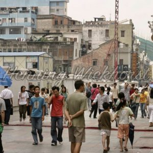 Guangzhou: Fußgänger in der Stadt - Henning Wiekhorst