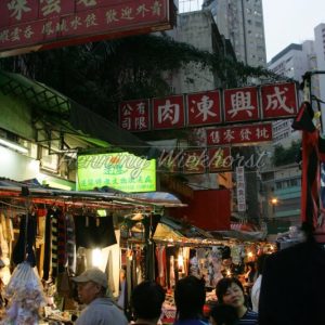 Hong Kong: Abendlicher Markt in Wan Chai - Henning Wiekhorst