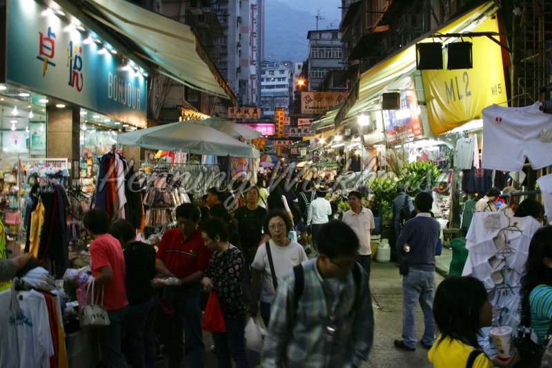 Hong Kong: Belebter Nacht-Markt in Wan Chai - Henning Wiekhorst