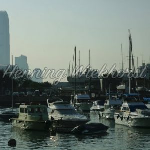 Hong Kong: Causeway Bay Hafen vor Central Skyline - Henning Wiekhorst