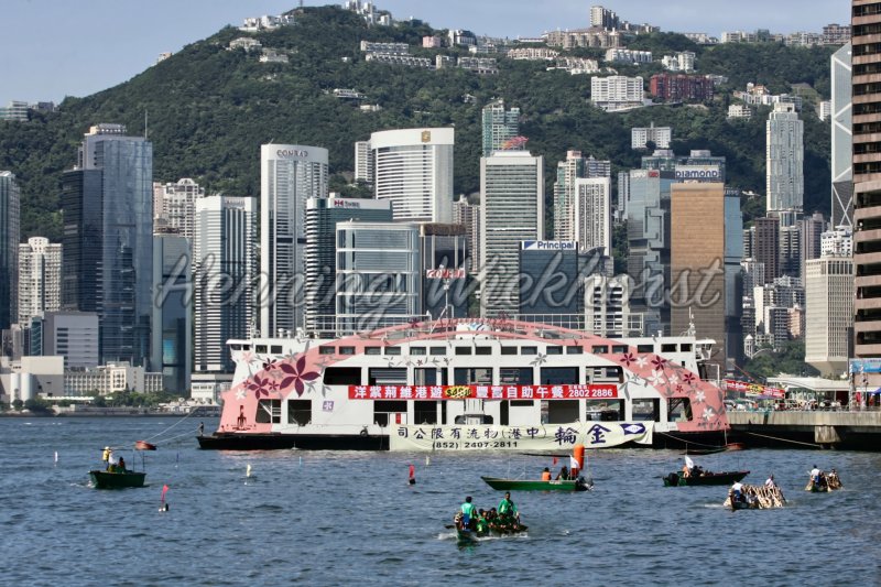 Hong Kong: Drachenbootrennen im Schatten der Stadt - Henning Wiekhorst