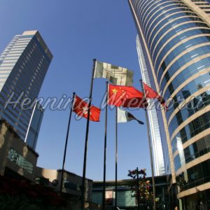 Hong Kong: Flaggen an der Börse - Henning Wiekhorst