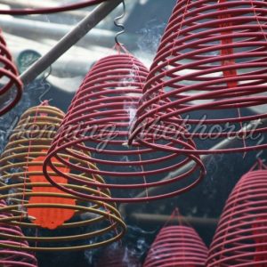 Hong Kong: Räucherstab-Spiralen in Tempel - Henning Wiekhorst