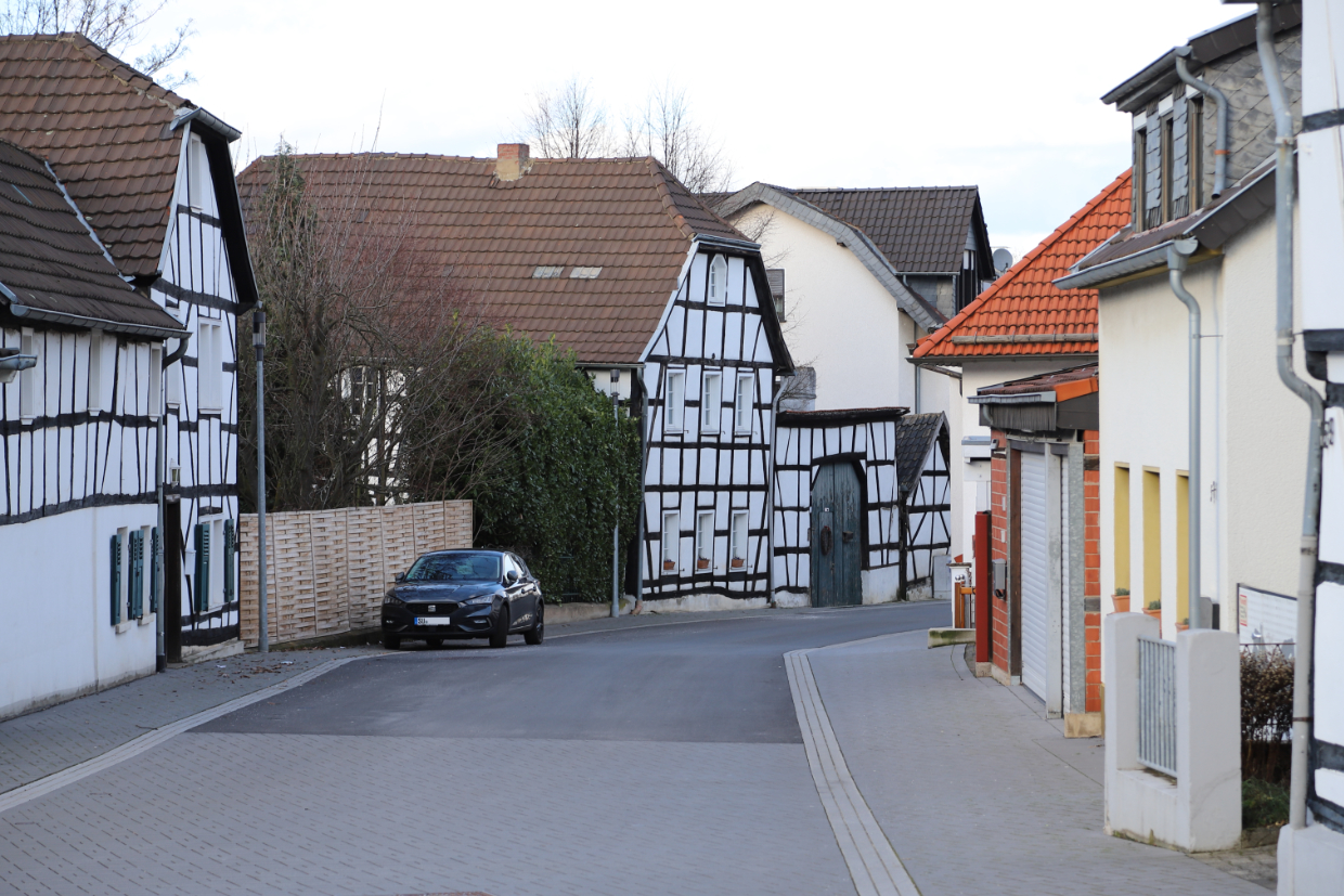 Konrad-Adenauer-Str. Nähe Dorfplatz