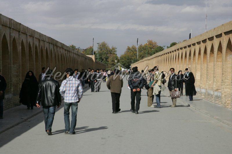 Isfahan: Auf der Kajahoo-Brücke - Henning Wiekhorst