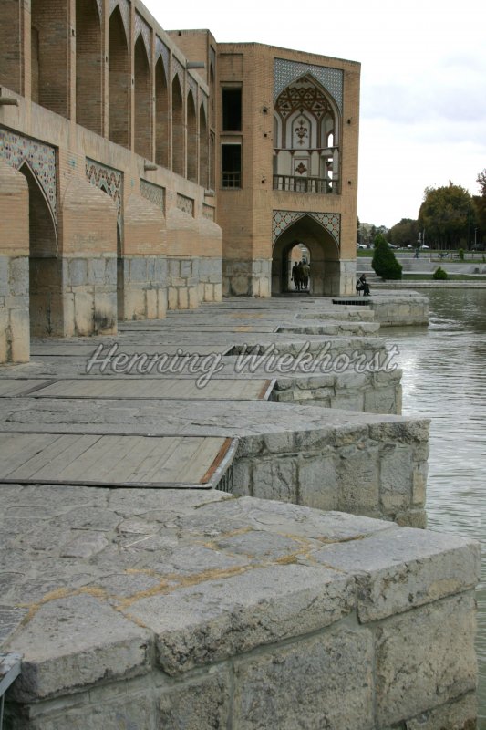 Isfahan: Entlang der Kajahoo-Brücke - Henning Wiekhorst