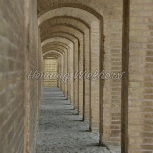 Isfahan: Säulengang in der Kajahoo-Brücke - Henning Wiekhorst