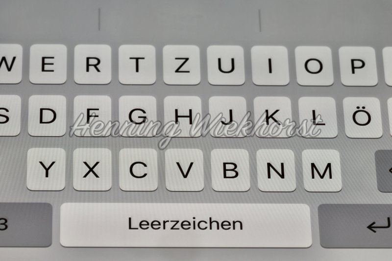 Keyboard of a smartphone - Henning Wiekhorst