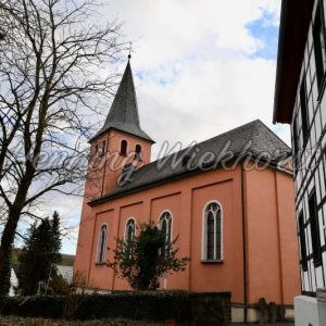 Kirche und Fachwerkhaus - Henning Wiekhorst