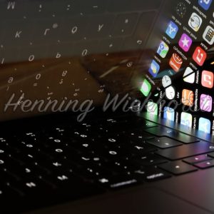 Laptop und Smartphone - Henning Wiekhorst