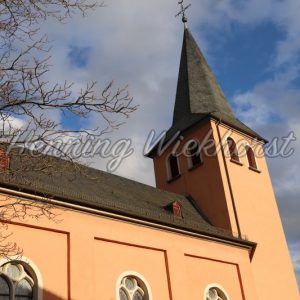 Leuchtende Kirche und Himmel - Henning Wiekhorst