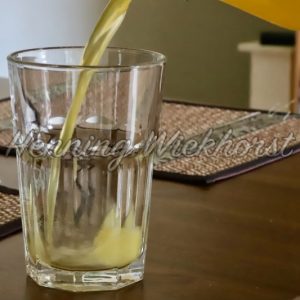 Limonade ins leere Glas - Henning Wiekhorst