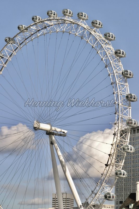 London (39) – Blauer Himmel mit Riesenrad - Henning Wiekhorst