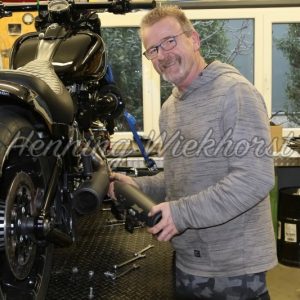 Mechaniker mit Spass an der Arbeit - Henning Wiekhorst