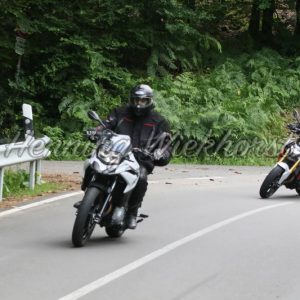 Motorradfahrer in Kurve (12) - Henning Wiekhorst