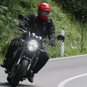 Motorradfahrer in Kurve (14) - Henning Wiekhorst