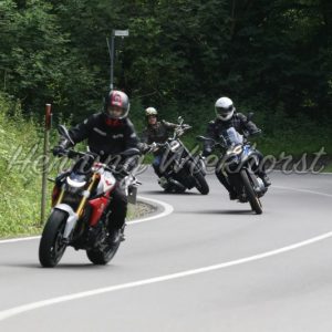 Motorradfahrer in Kurve (16) - Henning Wiekhorst