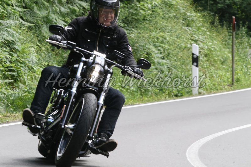 Motorradfahrer in Kurve (18) - Henning Wiekhorst