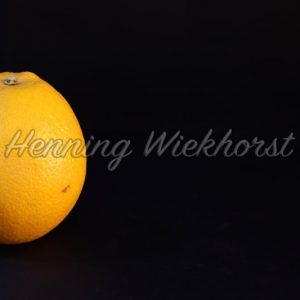Orange auf schwarzem Hintergrund - Henning Wiekhorst