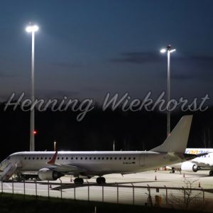 Parkende Flugzeuge - Henning Wiekhorst