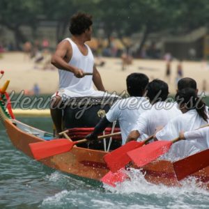 People paddle in a dragon boat - Henning Wiekhorst
