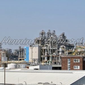 Refinery and blue sky - Henning Wiekhorst