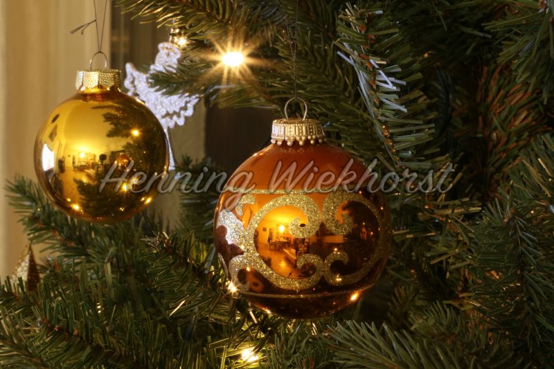 Schmuck am Weihnachtsbaum - Henning Wiekhorst