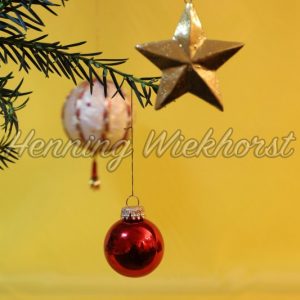 Schmuck am Weihnachtsbaum - Henning Wiekhorst