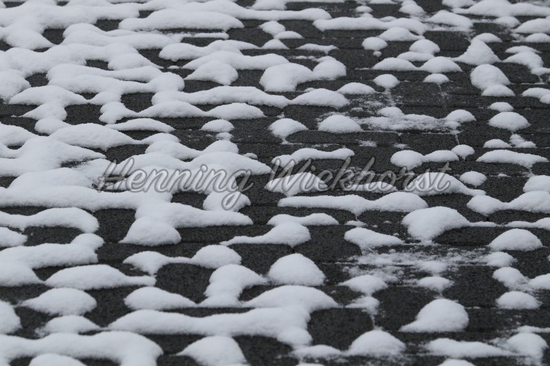 Snow on the ground - Henning Wiekhorst
