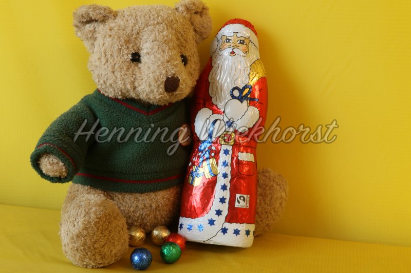 Teddy mit Weihnachtsmann - Henning Wiekhorst