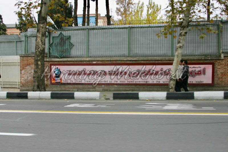Teheran (28) -Staatliche Parolen an der alten US-Botschaft - Henning Wiekhorst