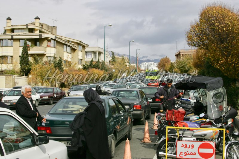 Teheran (7) – Sich stauender Stadtverkehr - Henning Wiekhorst
