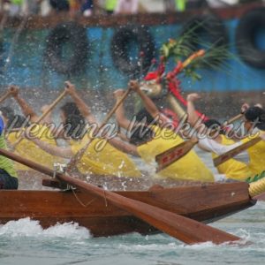 The helm steering the dragon boat in a race - Henning Wiekhorst