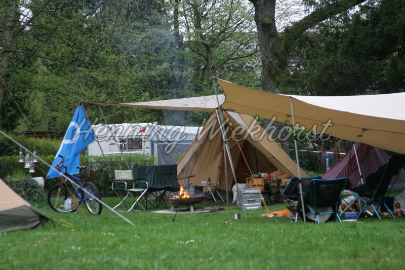Tipi-Lager auf Campingplatz - Henning Wiekhorst
