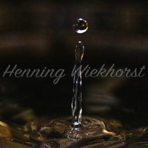 Wassertropfen im Dunkeln - Henning Wiekhorst