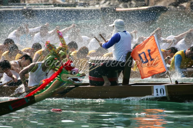 Water splash in a dragon boat race - Henning Wiekhorst