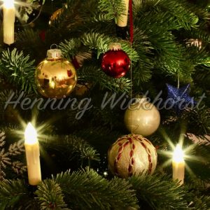 Weihnachtsschmuck am Baum (2) - Henning Wiekhorst