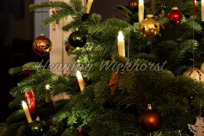 Weihnachtsschmuck am Baum (3) - Henning Wiekhorst
