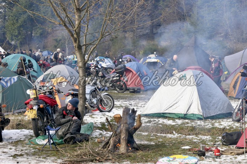 Zelten und Camping im Schnee (2) - Henning Wiekhorst